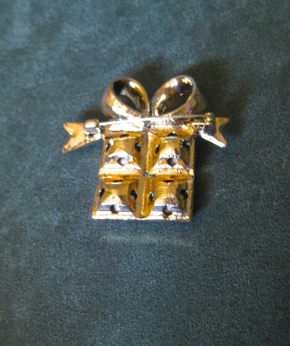 Alfinete / Broche / Pregadeira Presente c/ Pedras Vermelhas NOVO