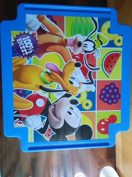 Mesa de resina da Toys R US