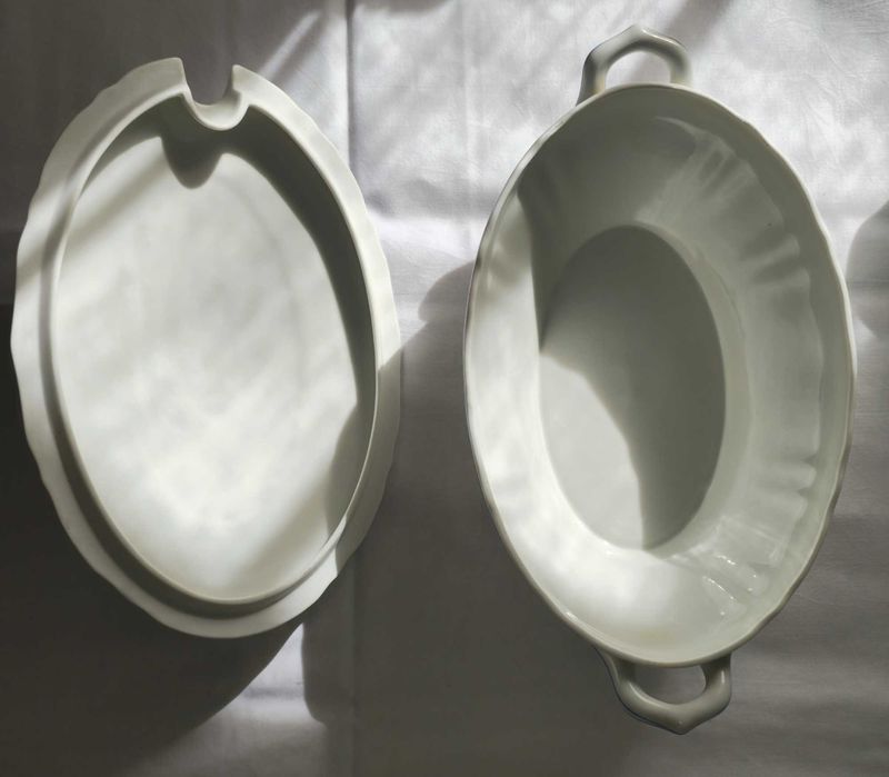 Terrina de sopa sem colher de Coimbra S.P Portugal)