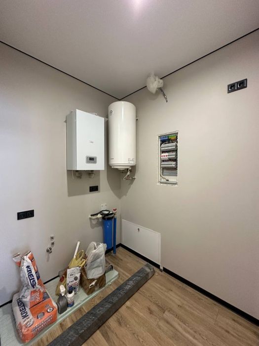 Будинок 15 хв від Києва з Ремонтом на 14 сотках землі.