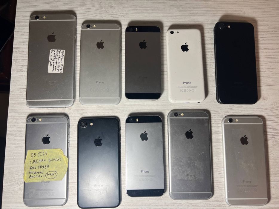 Лот з 10 старих айфонів