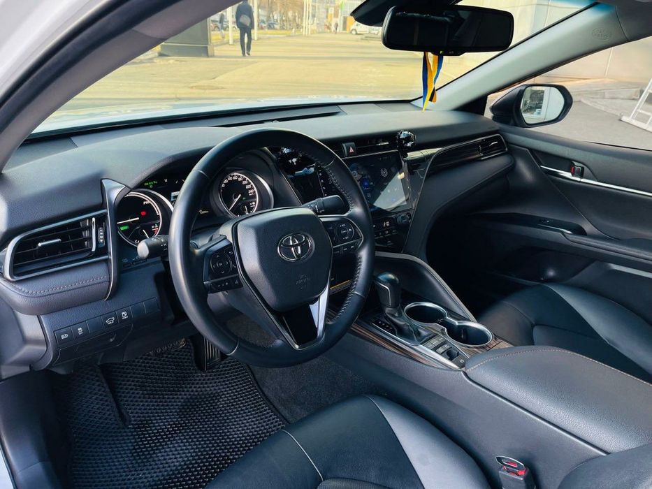 Toyota Camry 2020 гібрід