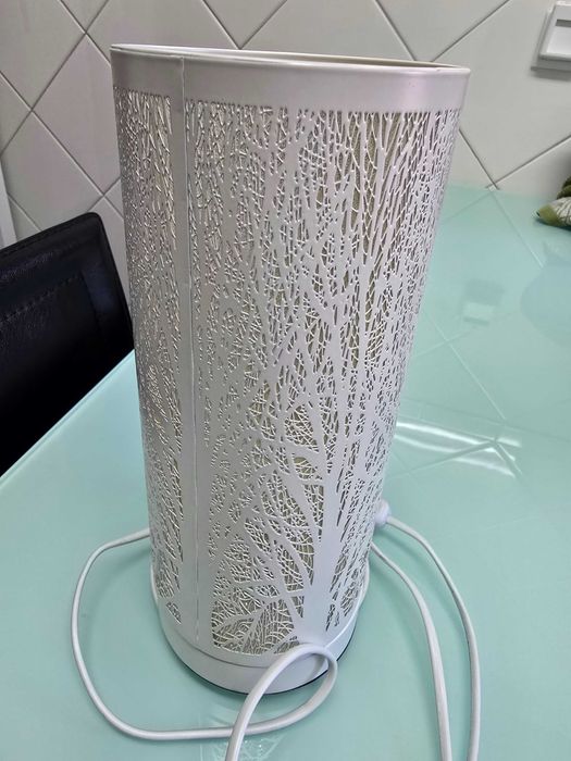 Candeeiro branco com relevo