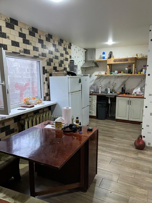 Продам  1/2 будинку , окремий двір !