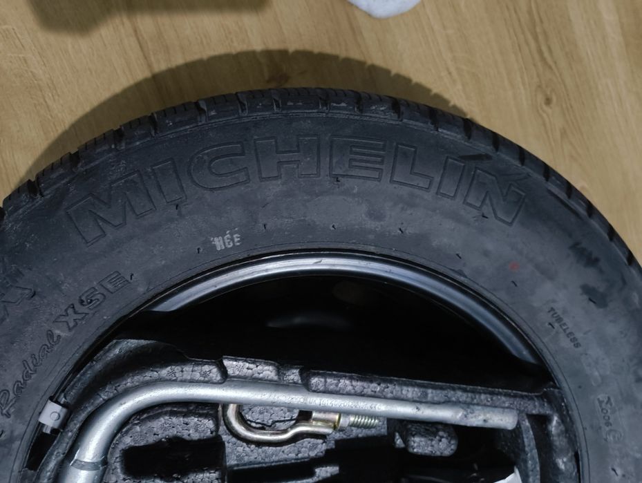 Roda / Pneu Suplente Michelin 195/65 R15 + Macaco + Chave