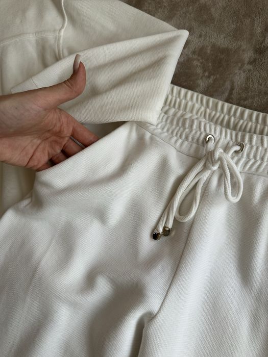 Жіночий костюм від Massimo Dutti