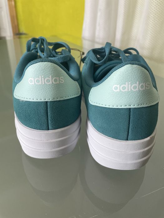 Кросівки adidas на весну нові
