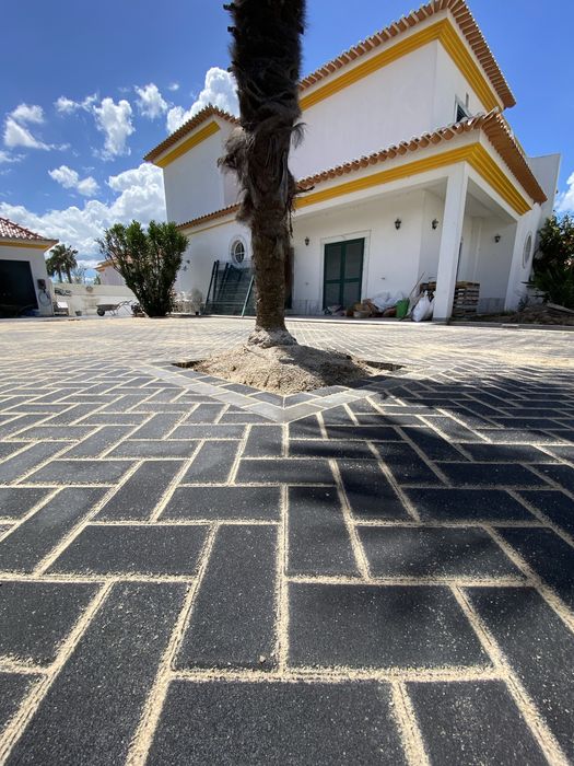 Calceteiro/ Pavimentos/ Remodelações/Calçada portuguesa /Pavê/ Jardim