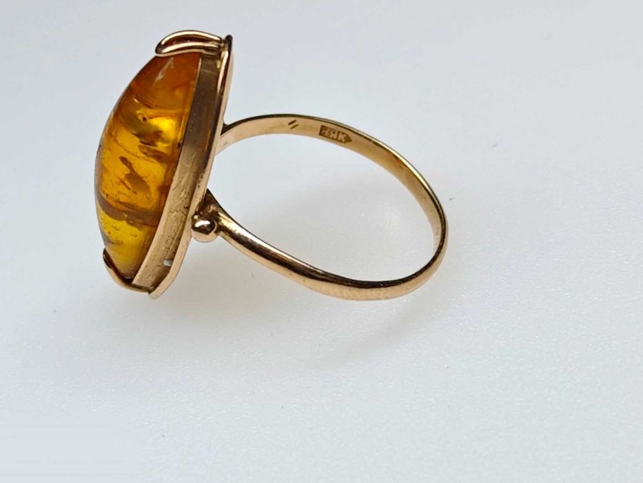 Кольцо из золота 583 пробы, с камнем янтарем, р. 17-17.5, 2,87 г, СССР