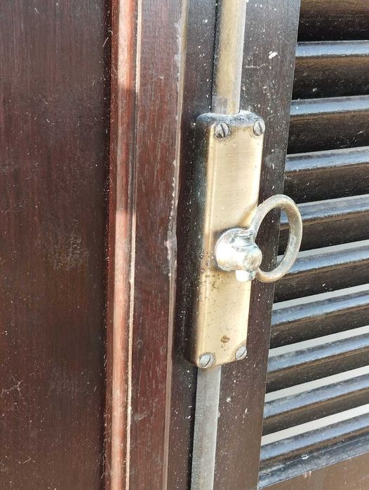 Portas/ Portadas Venezianas de Madeira