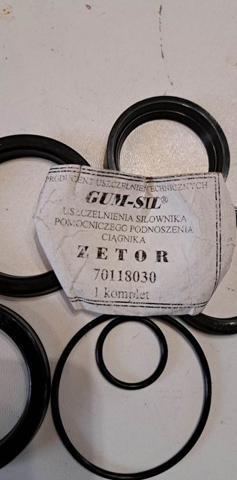 ZETOR komplet uszczelniaczy siłownika pomocniczego 70.118.030