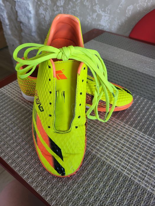 Спортивні кросівкиі