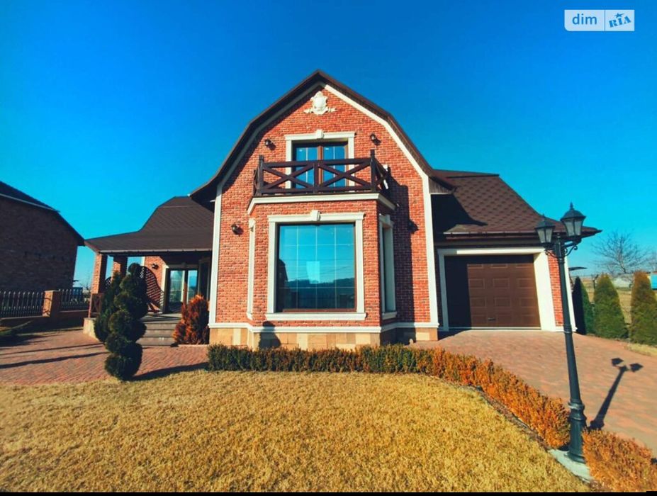 Продається будинок в англійському стилі