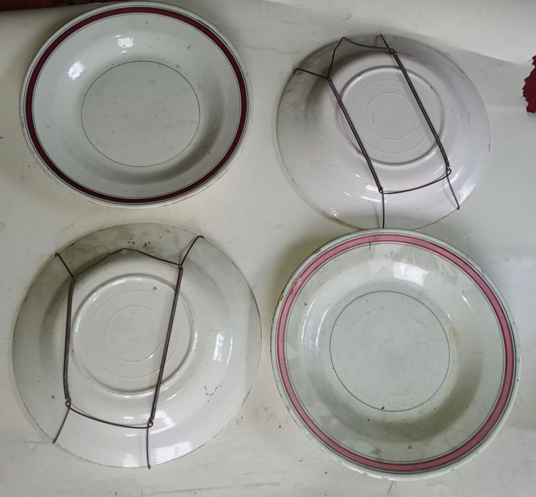 Pratos muito antigo faiança