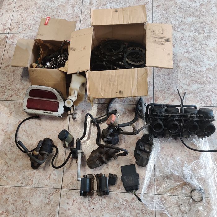 Peças,CBR 900RR 2000/600€