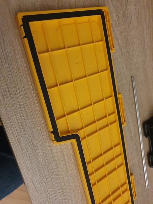 Dewalt DWST1-75663 Klapa górna oraz klapa baterii