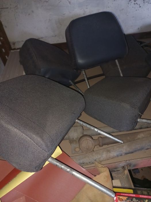 Продам підголовники уаз хантер.