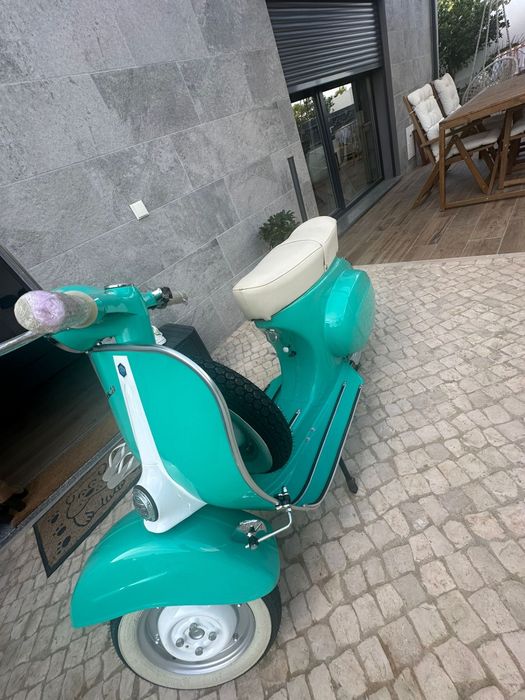 Vespa restaurada impecavel 50s