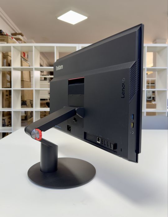 All-In-One Lenovo M810z | i5-6400 | 16GB | 256GB SSD | 1 ANO GARANTIA