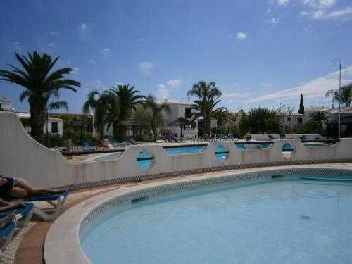 CASA TERESA: T2, 2 Pisc.+A pé p/ 2 Praias e Marina -S.Rafael-ALBUFEIRA