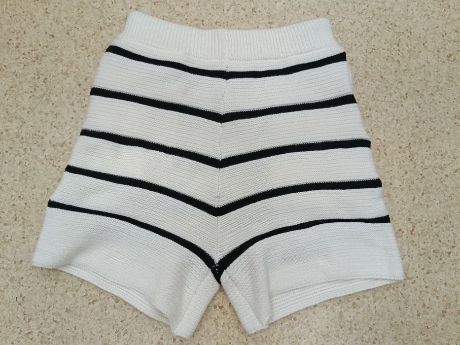 Модні жіночі в'язані шорти білі у чорну смужку, M розмір 
Нит