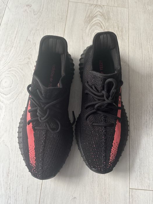 Yeezy 350 boost v2 red stripes