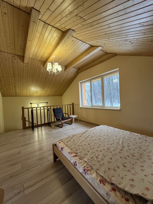 Готовий будинок біля лісу,поруч міста,готовий до заселення.