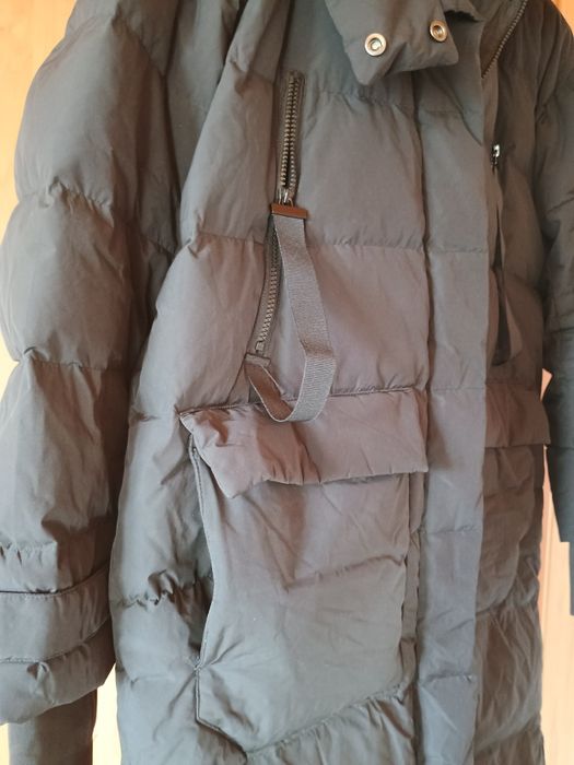 Женский пуховик черного цвета