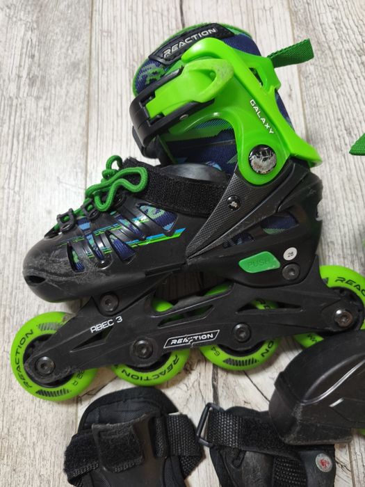 Ролики для хлопця з захистом.