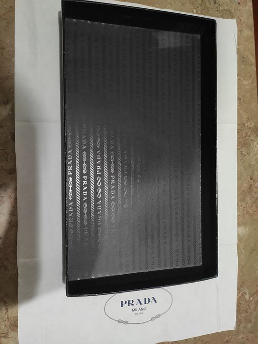 Vendo tampa da marca PRADA