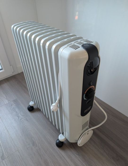 Radiador a óleo Delonghi de 2500W  TRRSE1225