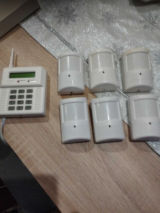 Centrala alarmowa CB 32 + 6 czujek PTX 50