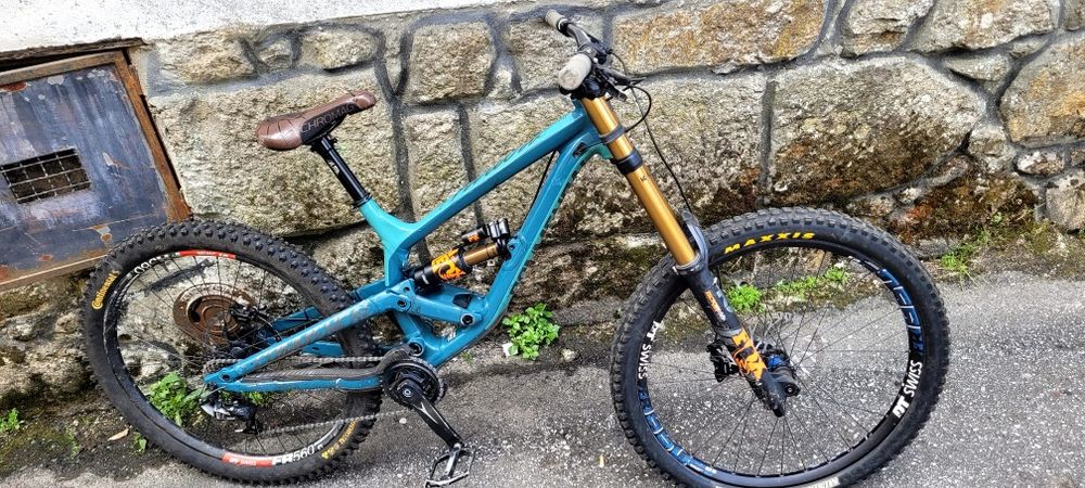 Bicicleta commencal furious 2019