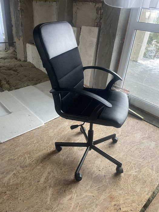Fotel biurowy -czarny