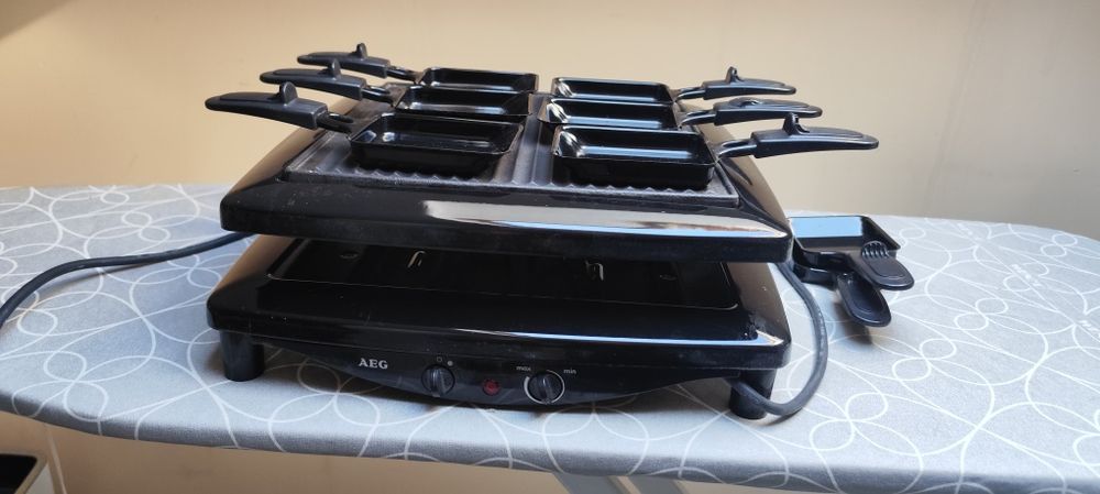 Sprzedam grill elektryczny raclette AEG z 8 łopatkami