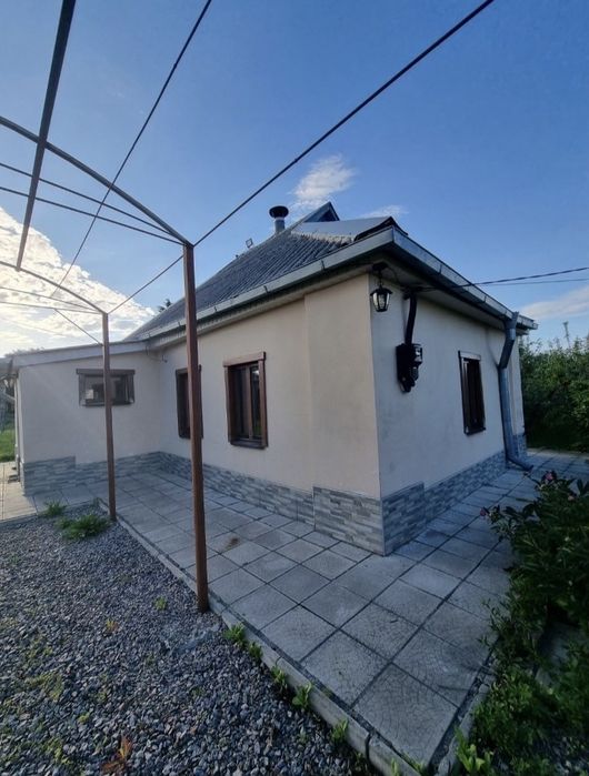 Продам будинок поряд з містом !!