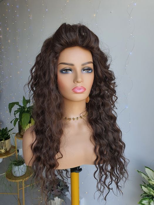 Peruka fale loki brąz lekka naturalna fryzura