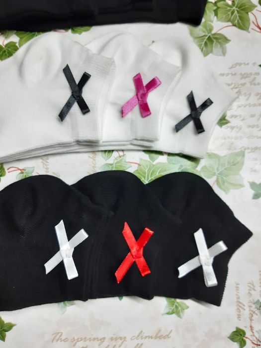 12 pares de meias curtas (novas) com laços