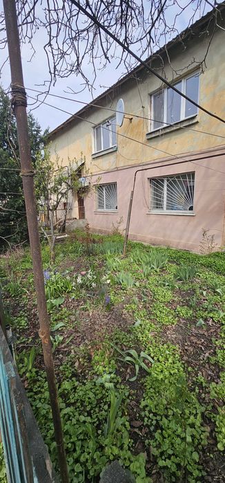 2 кім. квартира зі своїм  АГВ , палісадником та гаражем