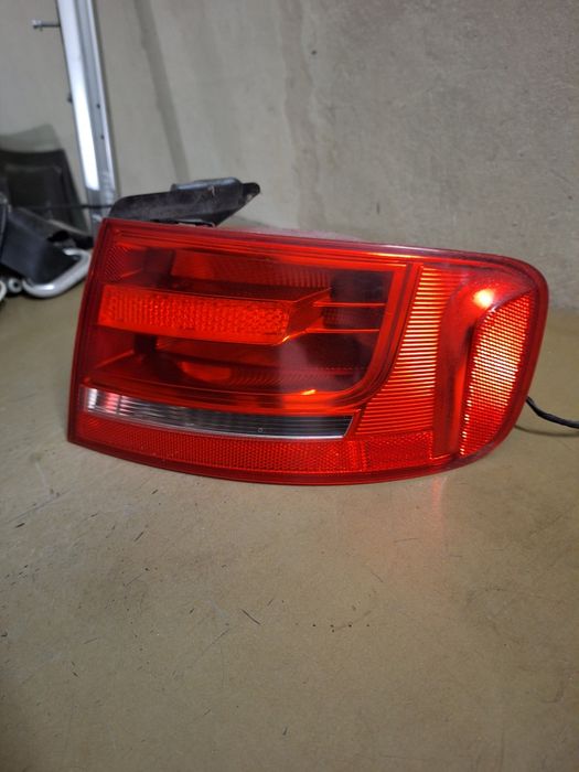 Lampa tylna prawa  udi a4 b8 sedan