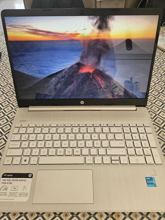 Portátil HP 15.6" | i3 1125G4 (4 Cores / 8 Threads) | 8GB RAM | 256GB SSD