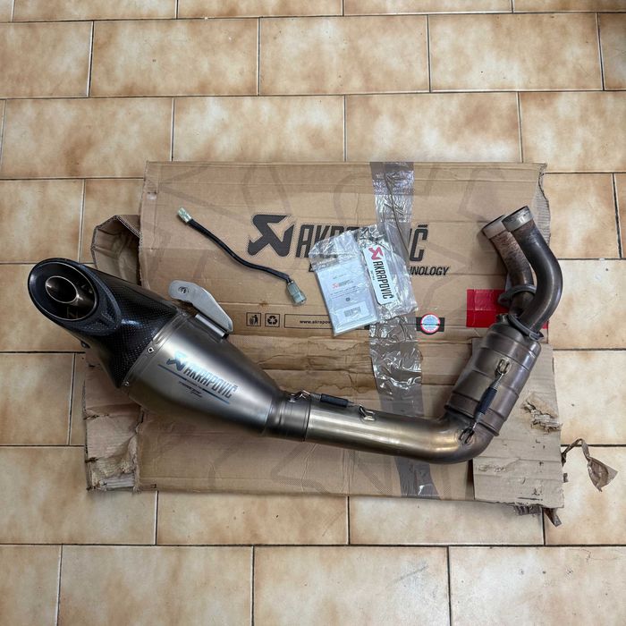 Escape Akrapovic Titanium Carbono Tracer 700 Euro 5 + Acrescento Sonda