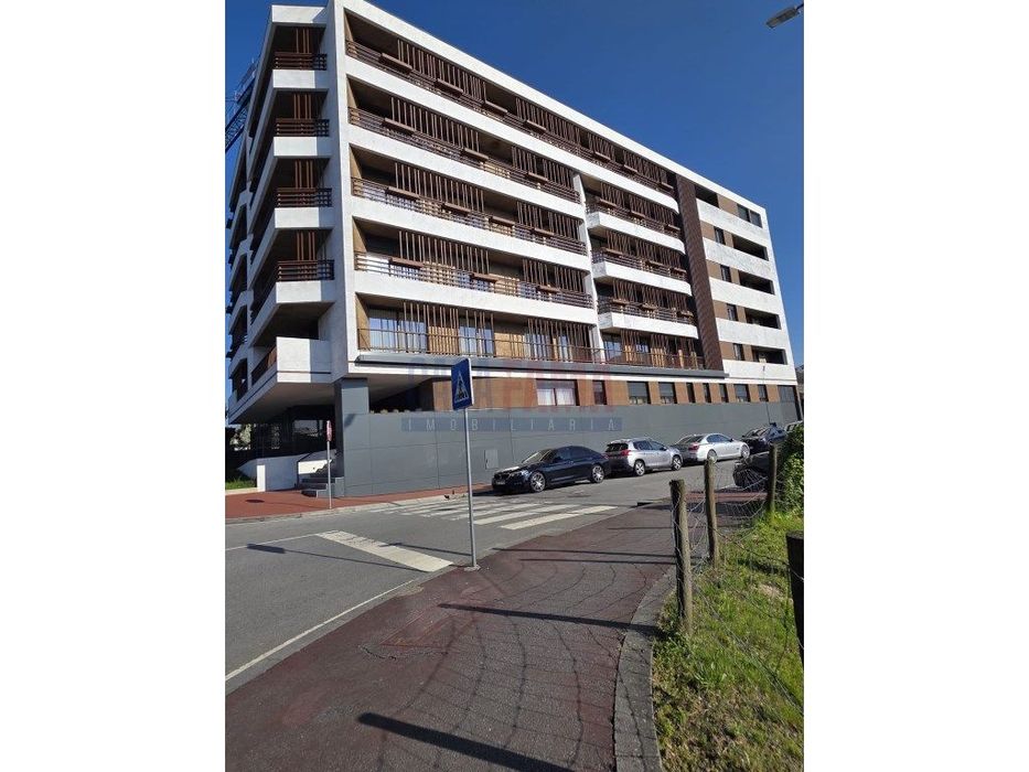 Apartamento T2 (semi novo) no Centro de Vila Nova de Famalicão - Ar...