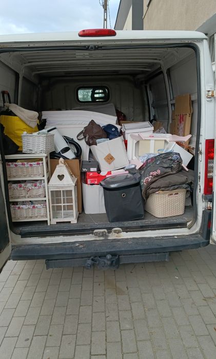 Przeprowadzki , przewóz , transport , wywóz , opróżnianie .