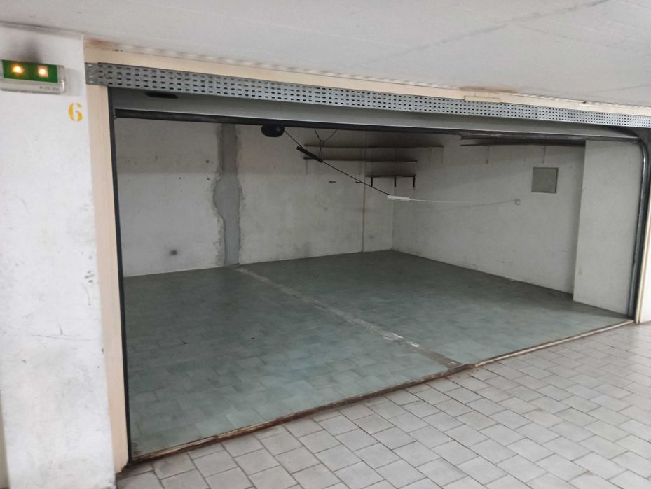 Garagem / Arrecadação / Armazém (SETÚBAL) 4 Caminhos