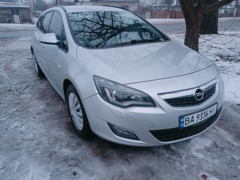 Опель Астра j.2011рік 1.3 tdi .з приємною витратою від4 до 6л.