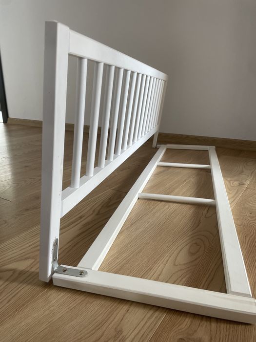 Barierka do lozka drewnainia biala