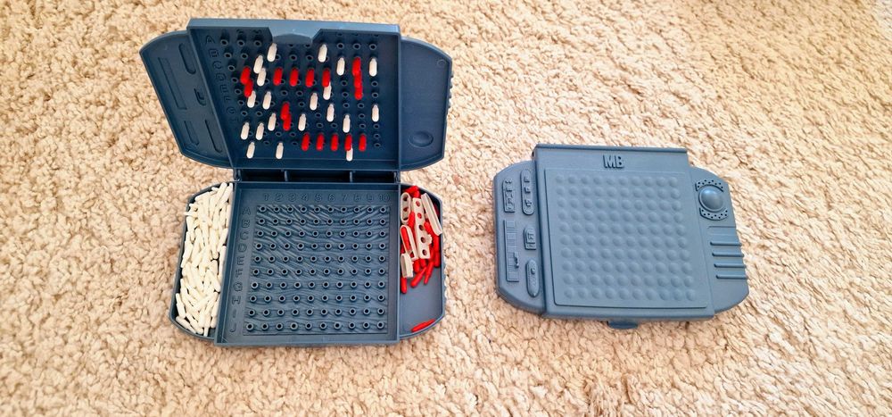 Jogos de mesa / tabuleiro para todas as idades ( Preços individuais a partir de 3€. 5 jogos 20€)
