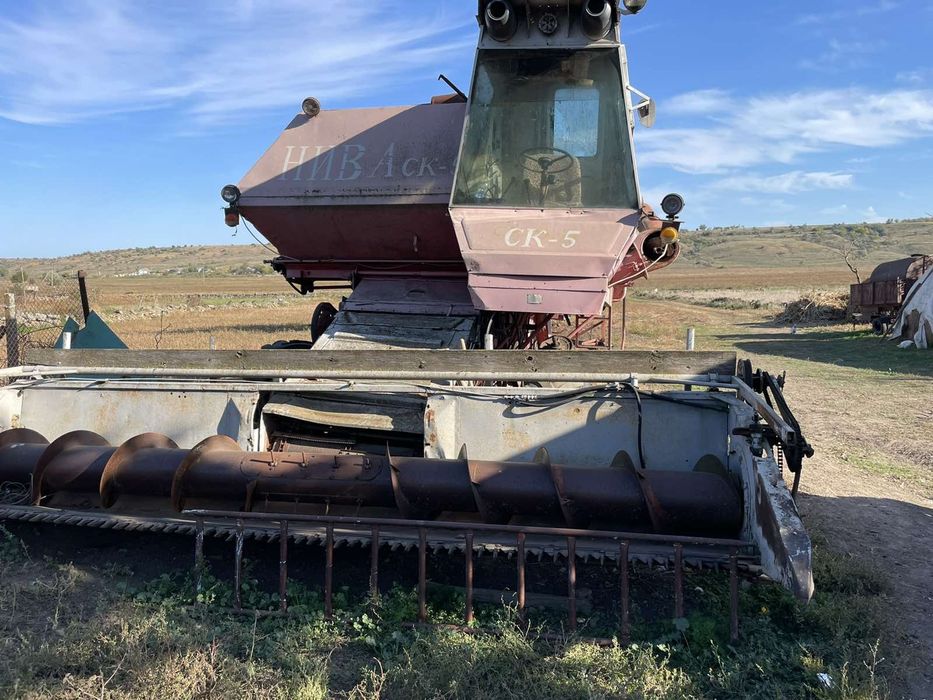 Комбаин в робочем состояние