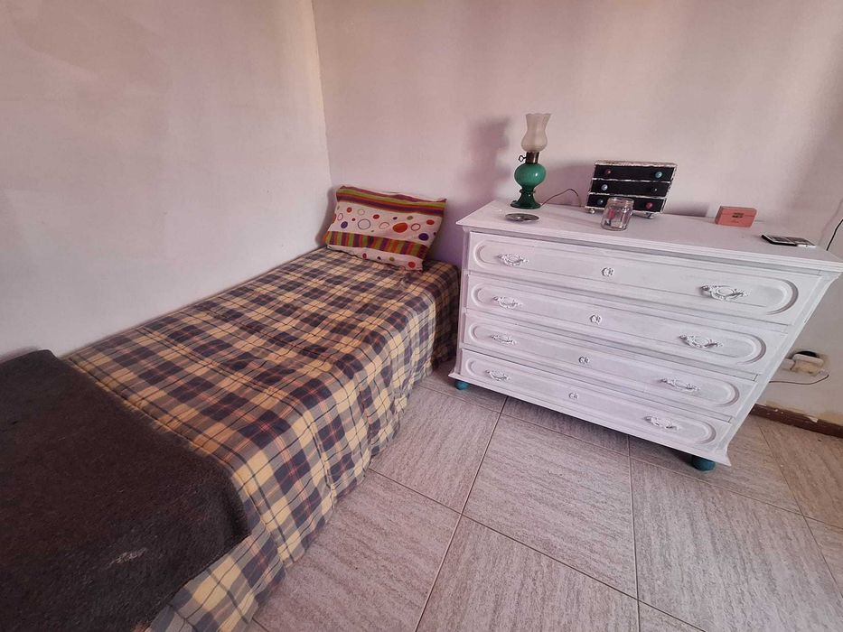 Quarto bem localizado em zona calma de Mem martins
